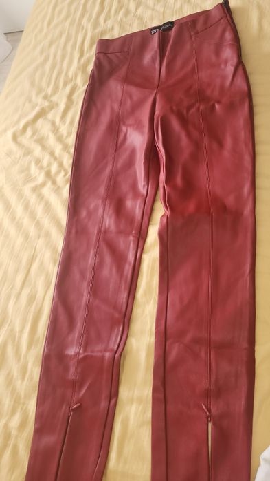 Pantaloni tip colant imitatie piele,zara