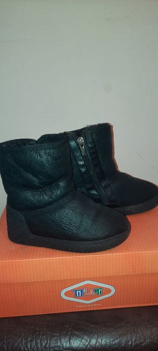 Продается детские угги и дутики на мальчика