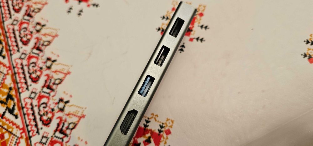 adaptor interfata  hub typc c la HDMI usb card reader