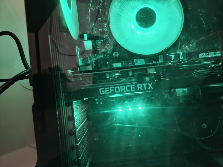 Desktop gaming Acer + monitor MSI curbat 31.5" 170 Hz 2K