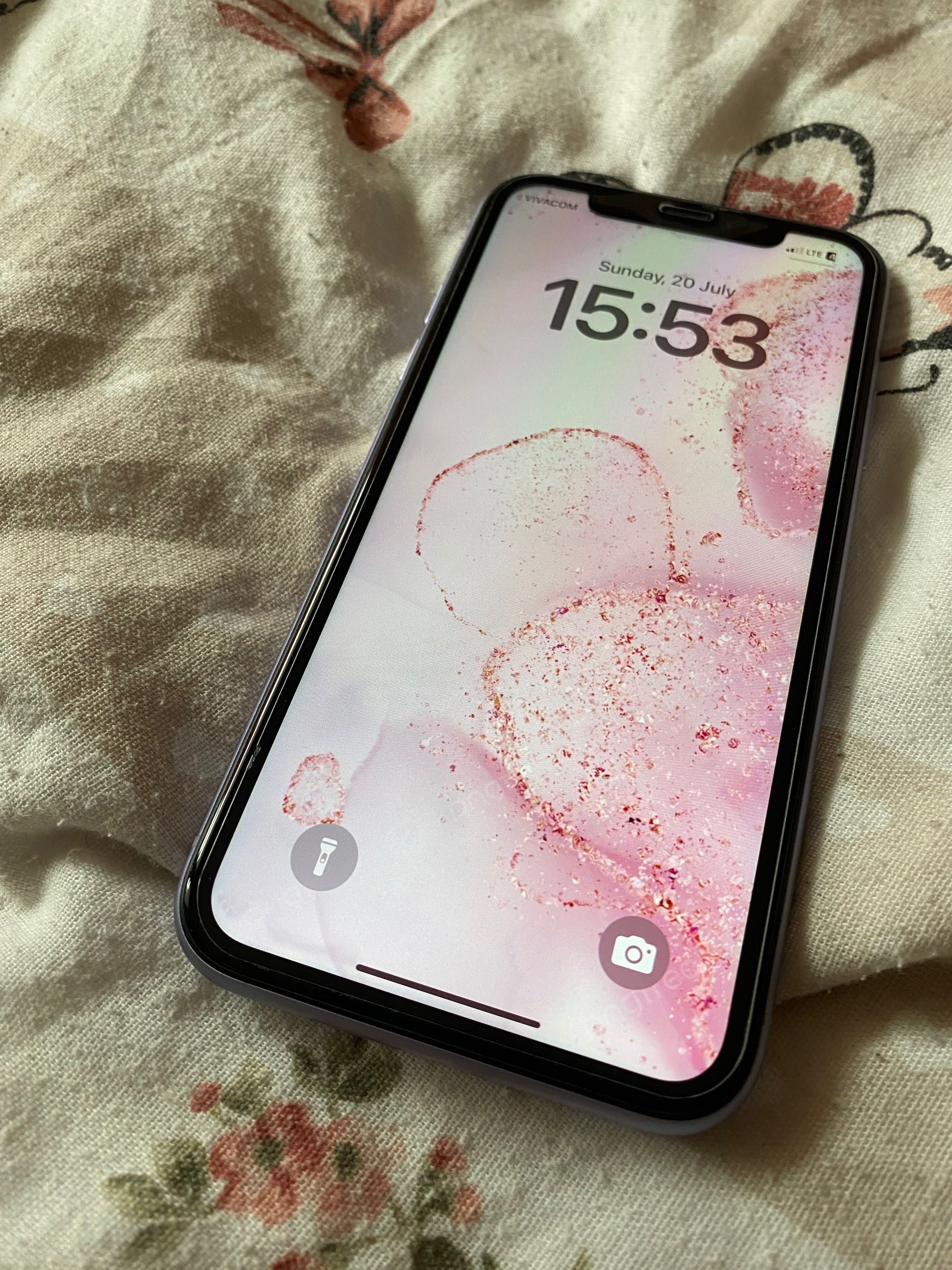 iPhone 11 с кутия