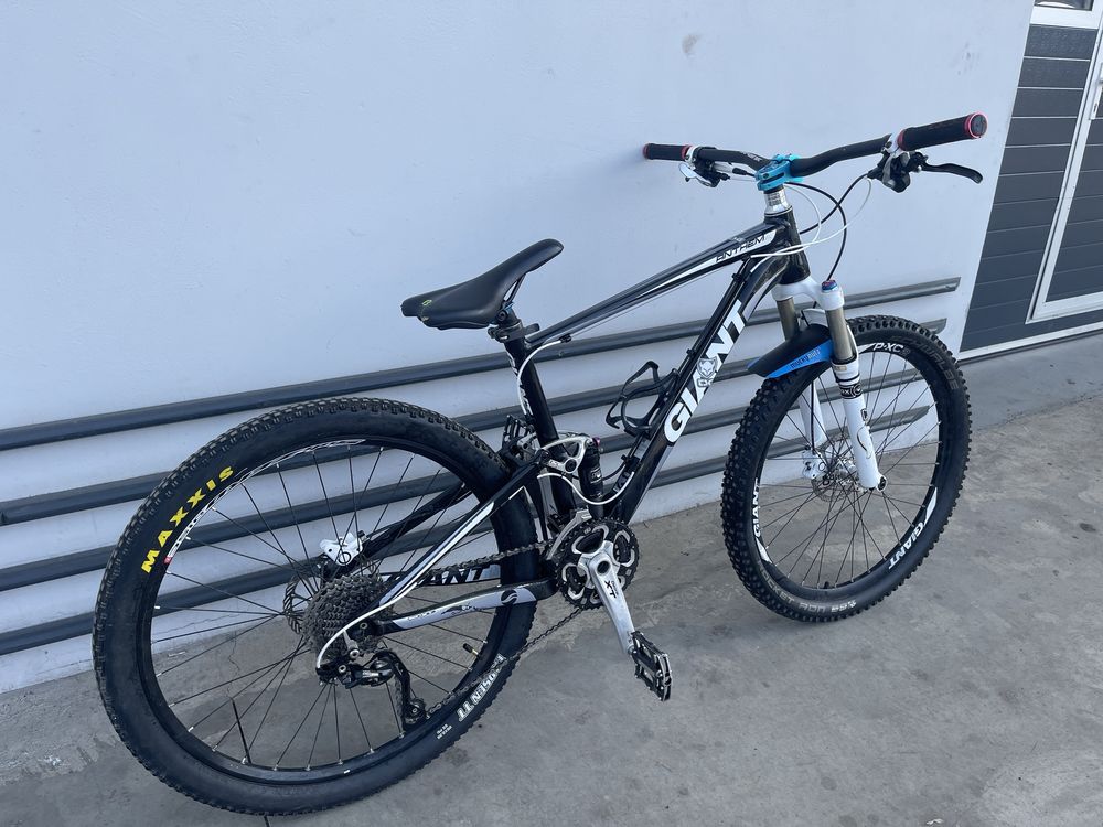 Vand bicicleta Giant full suspension