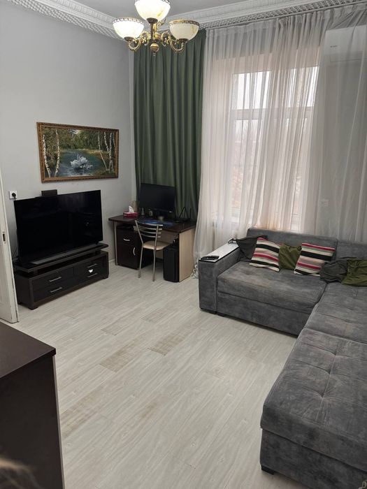 Продается 2х ком Бобура Высокопотолочка