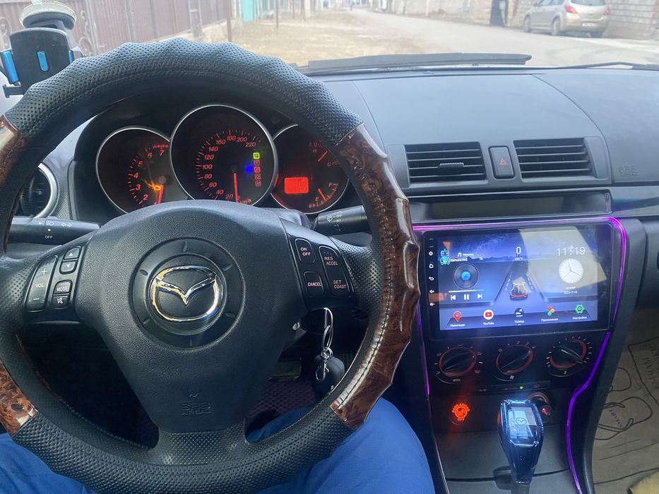 Продам машину мазда 3 2005