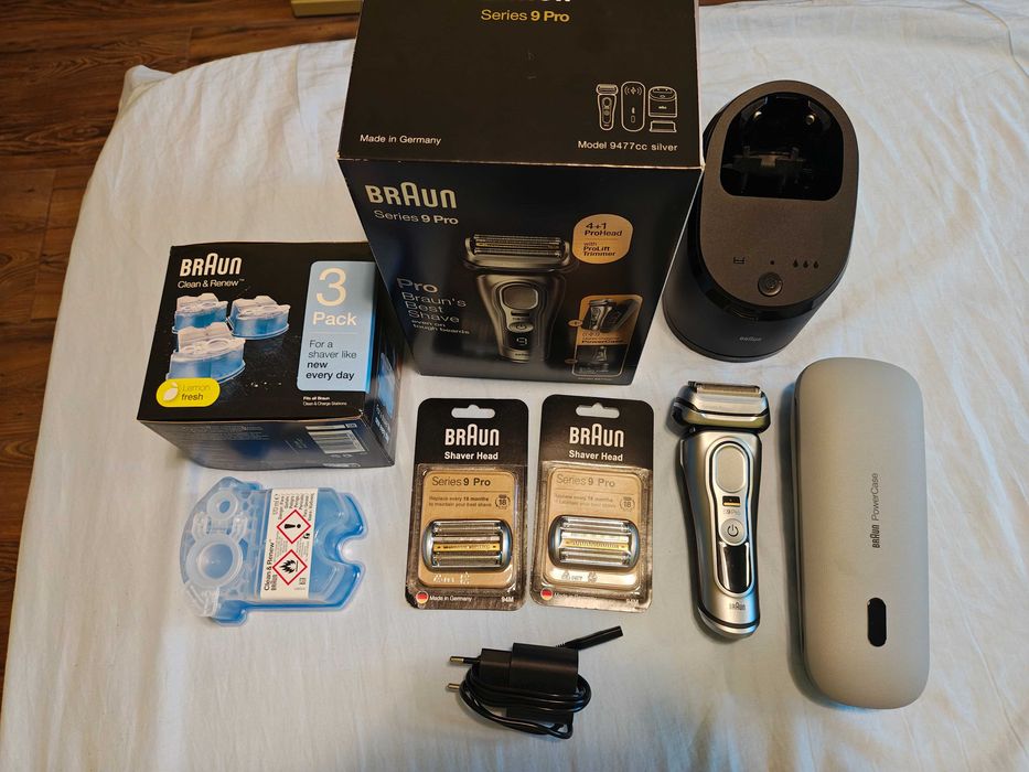 Vând aparat de ras Braun seria 9 Model 9477cc Pro cu extra accesorii.