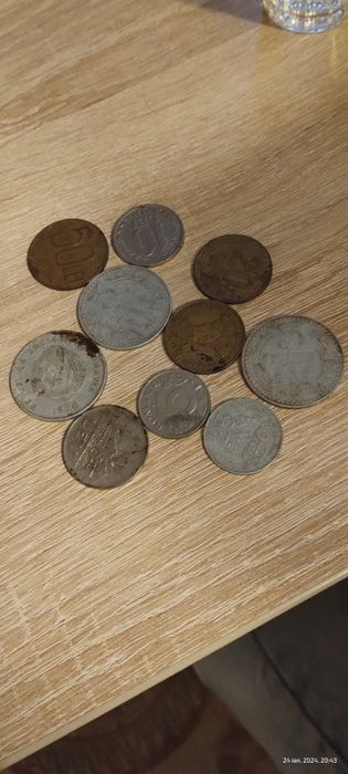 Vând monede vechi