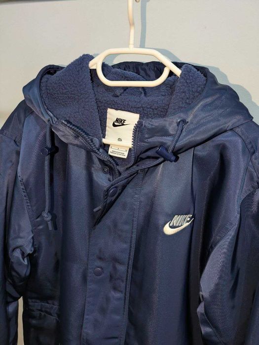Geacă NIKE S NK Club Stadium Parka Bluemarin