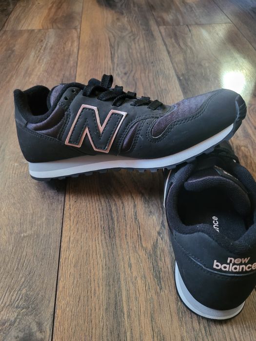 New Balance 373.