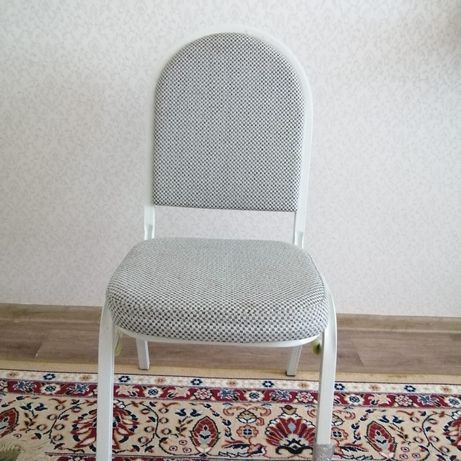 Столы с стульями продаются