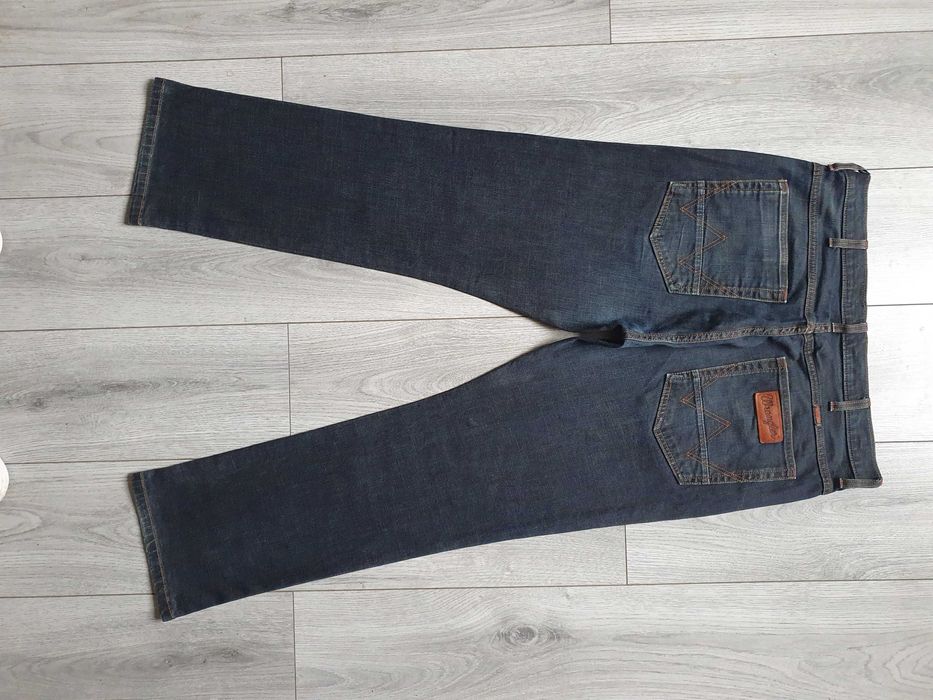Blugi WRANGLER "Arizona" - Marime W36 L30 (Talie 93 cm)
