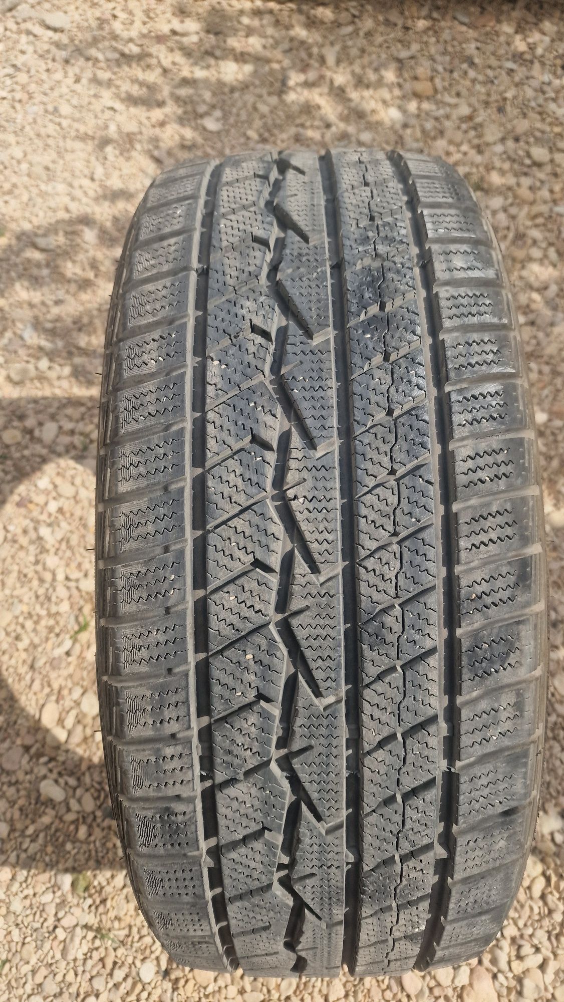 Шины Farroad 225×45 р 19 в хорошем состоянии  4 шт