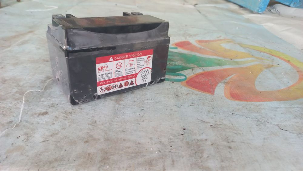 Akumlyator binzinlik  skuterga