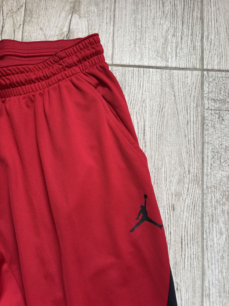 Мъжки оригинални долнища ня Jordan и Under Armour