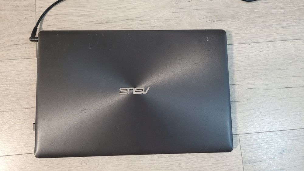 Laptop Asus X550L i74500u 1.8 GHz / 8 GB / 640 GB / GT 720M