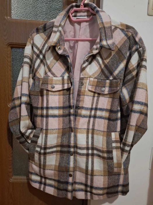 Geaca Cocodrillo stil camasa foarte interesanta si usor de remarcat