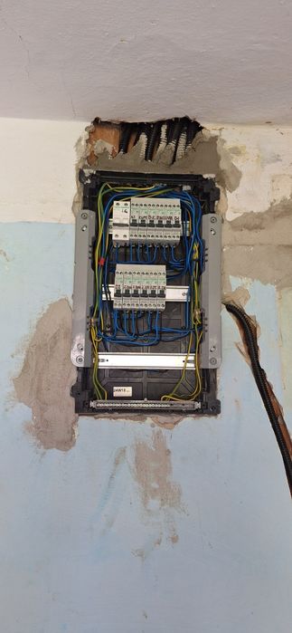 *Electrician  Calificat * .La domiciliu  clientului !