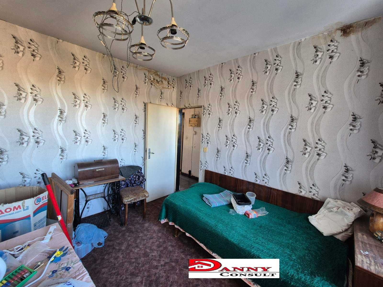 Тристаен апартамент в гр. Горна Оряховица, кв. "Гарата"