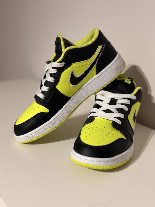 Nike Air Jordan Low marimea 37 5 stare impecabila