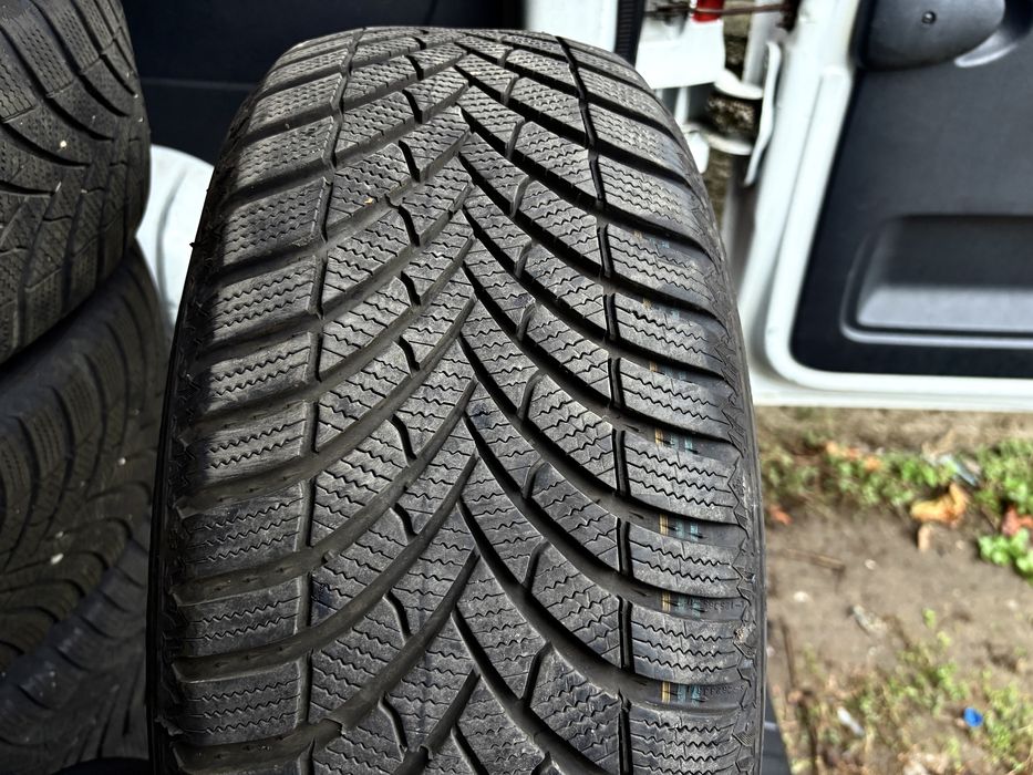 2бр. Нови зимни гуми 215/55 R16 цола  SEMPERIT 2024година.