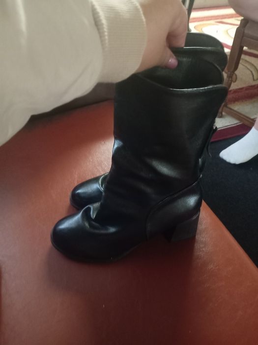 Cizme negre cu toc