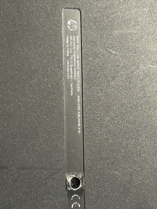 Vand laptop hp cu o semiproblema la ecran