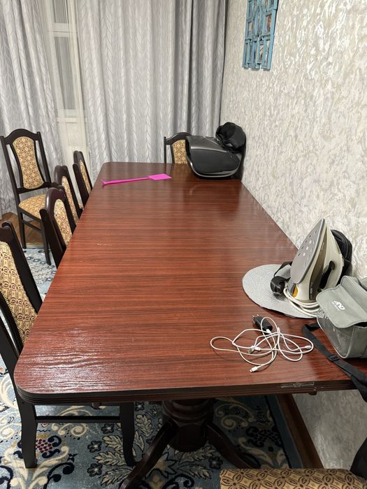 Продам стол без стульев