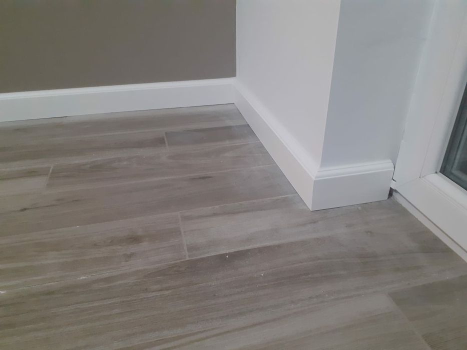 Montaj plintâ lipită Duropolimer Mdf Plastic.