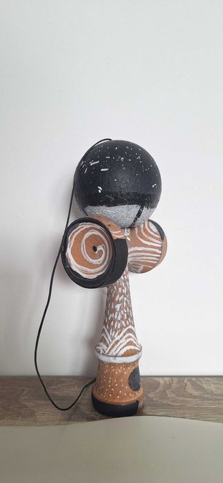 Kendama facuta manual doar doua in stoc