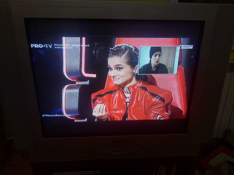 TV AKAI 70 cm diagonala ecran plat