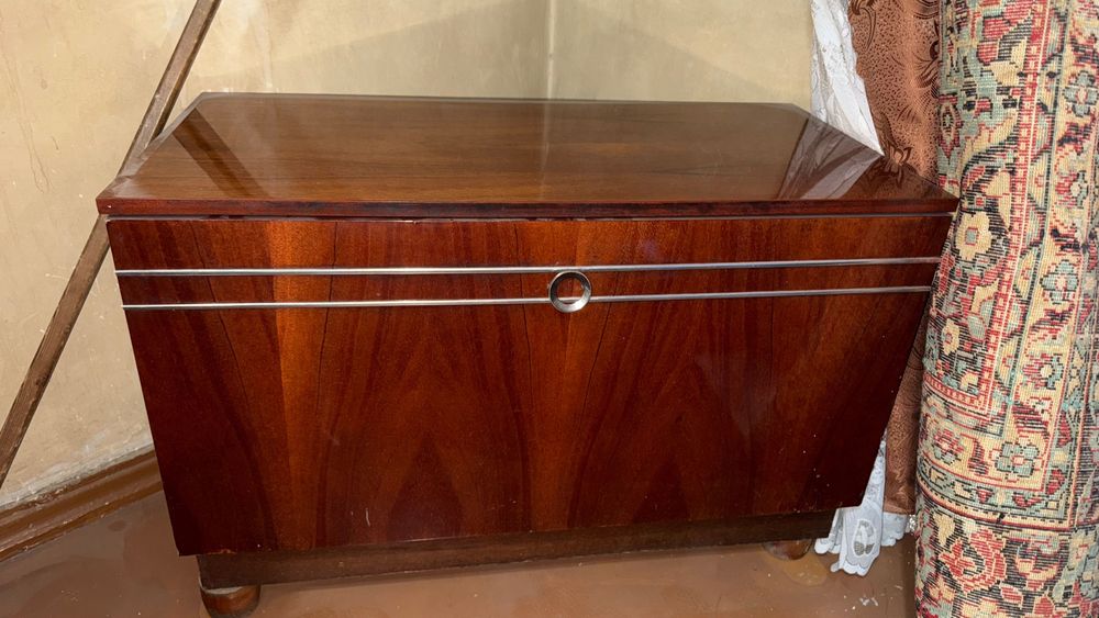 Тумбочка деревянная под телевизор