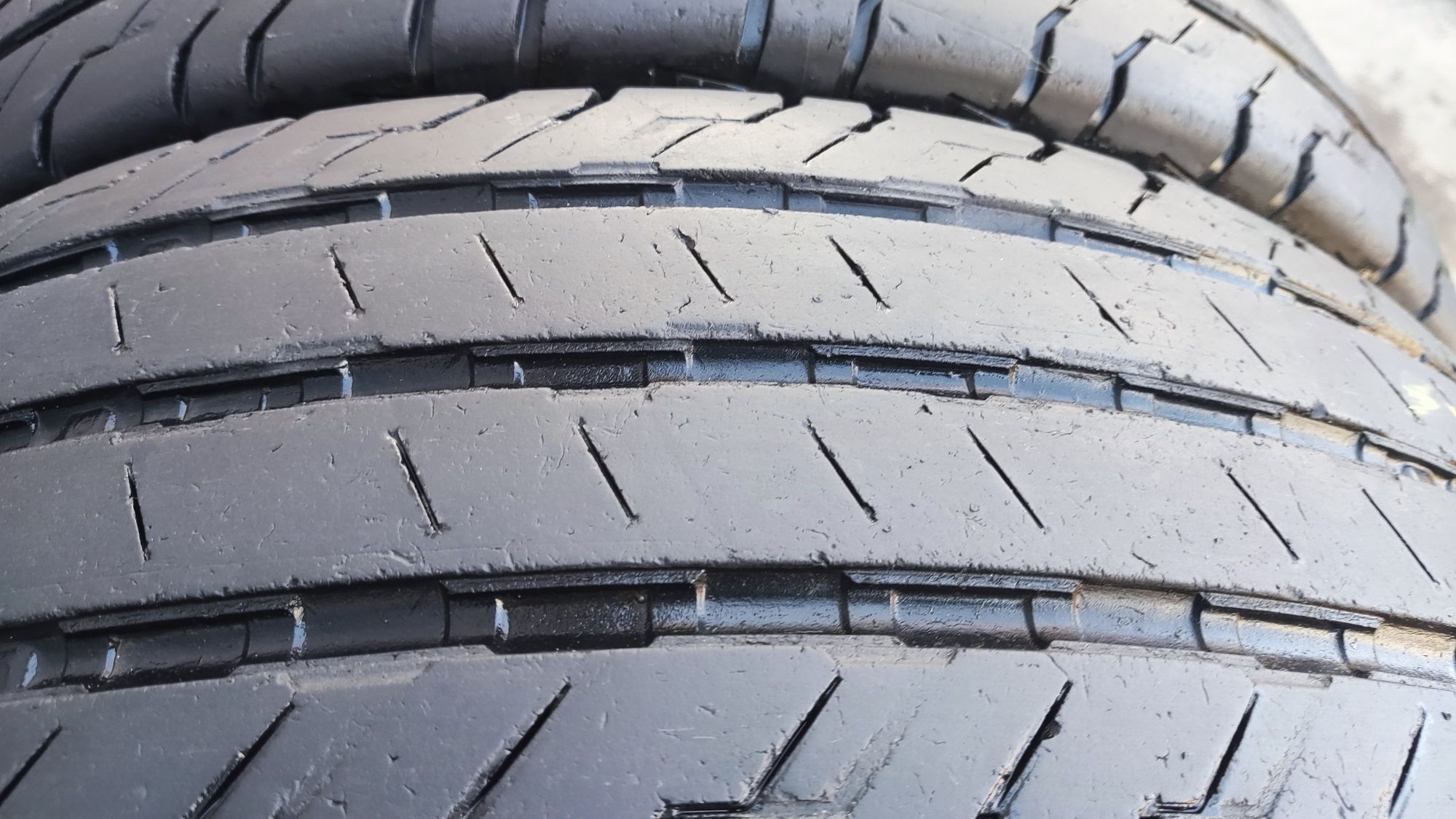 4бр. летни бусови гуми 225/75/16C , Continental Van Contact 100 
dot 1