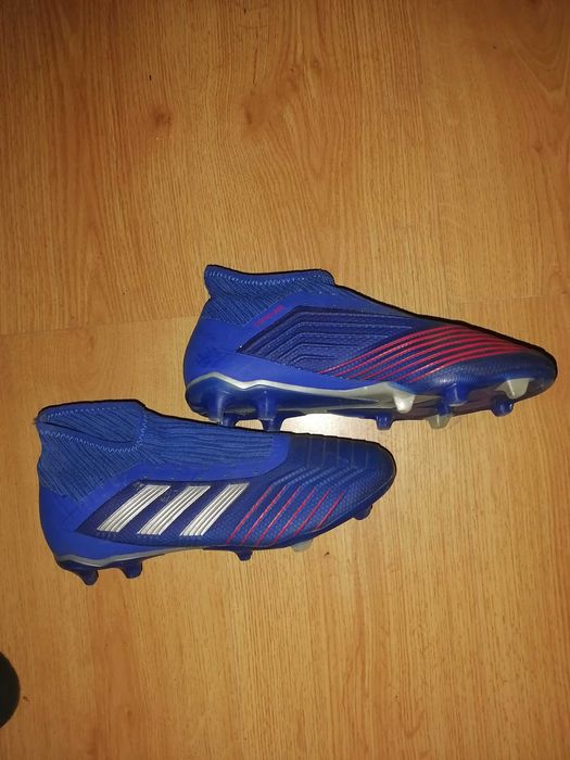 Футболни бутонки adidas