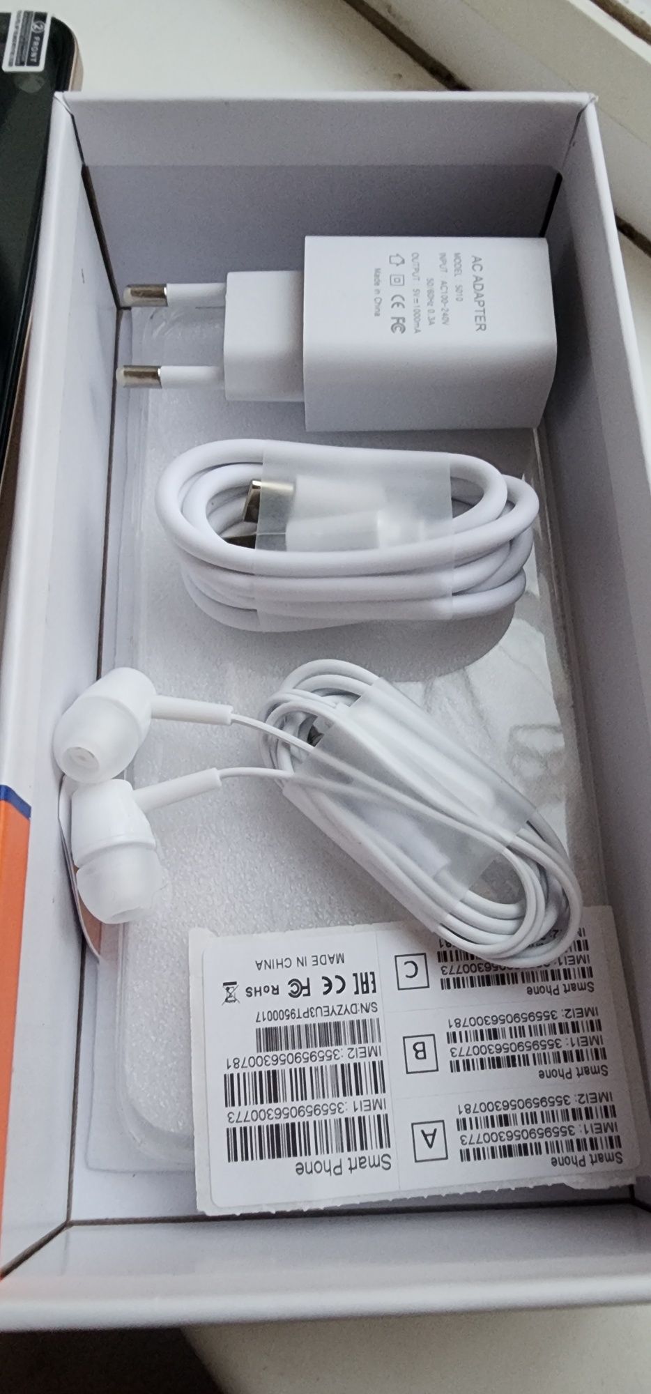 Apple 16 pro max lux kop ochilmagan gold