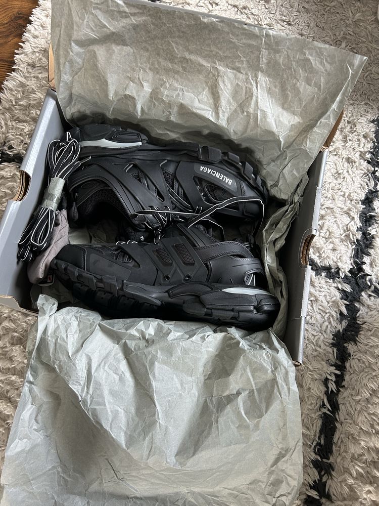 balenciaga track