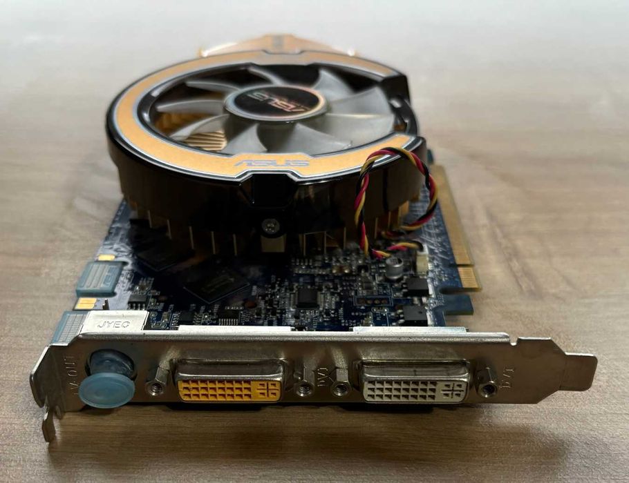 Placă video ASUS GeForce GTX 460 DirectCU