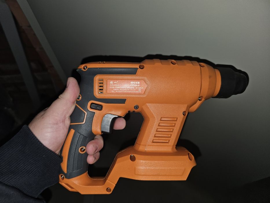 Перфоратор аккумуляторный