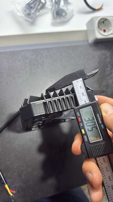 Proiector Auto 16 LED -uri, Offroad 12V-80V, Patrat, IP67