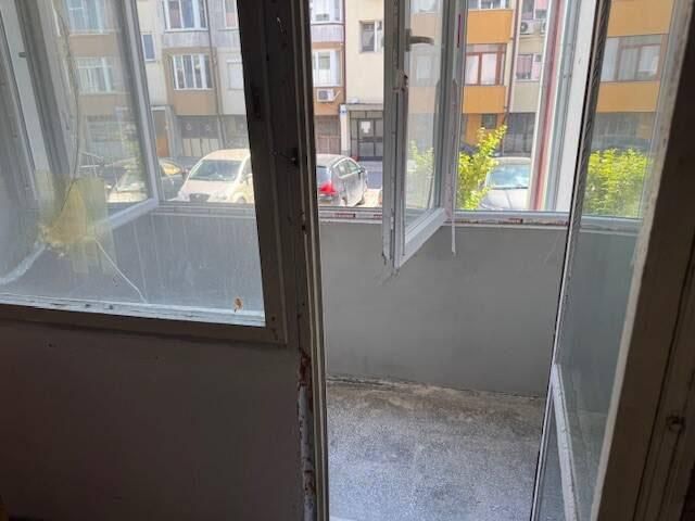 Ключ в офиса! Двустаен панелен апартамент подходящ за преустройство в