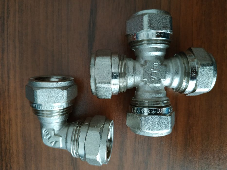 Фитинги угольники,крестовины диам.20мм. "Вальтек"