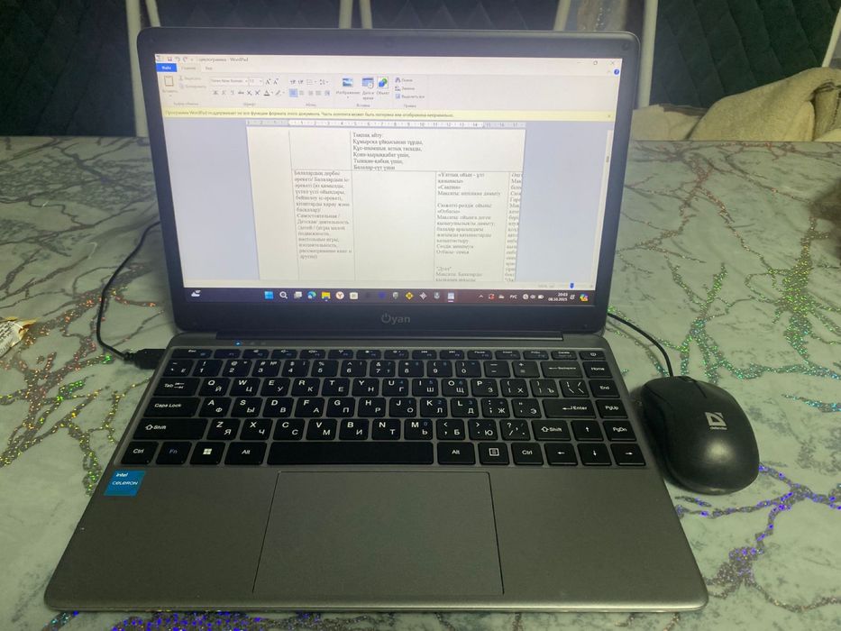 Нутбук oyan хорошая качество все работает