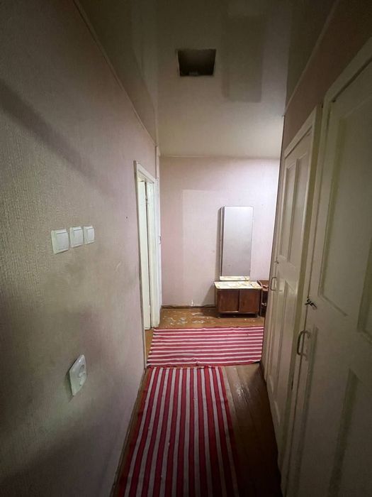 Продам чиланзар 23.  Двух комнатная.  Балкон 2*6