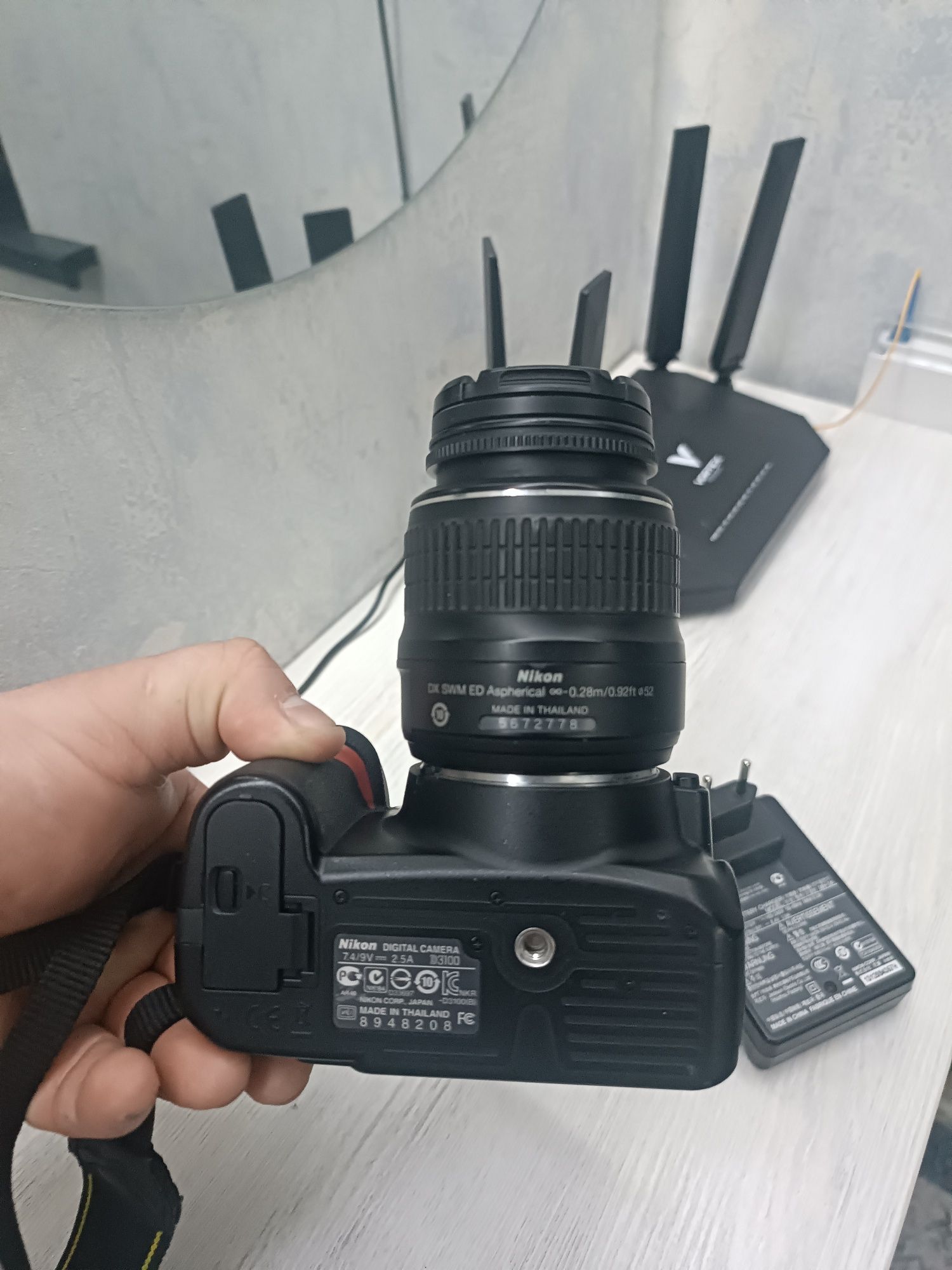 Nikon bredini foto aparati sotiladi  srochniy