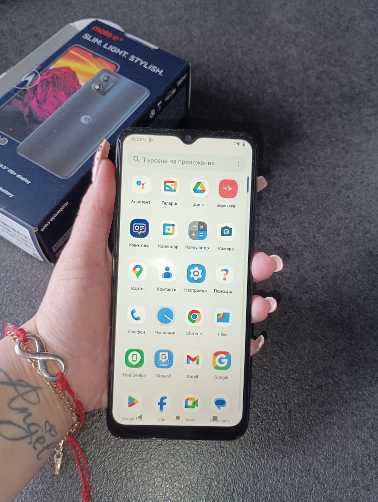 Motorola E13 64GB.