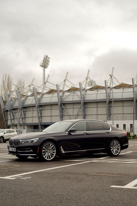 Schimb cu miniexcavator BMW 750LI XDRIVE 2017