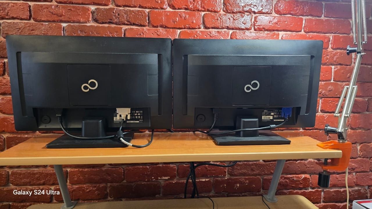 Мониторы Fujitsu в паре