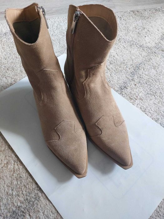 Cizme scurte piele intoarsa Bershka