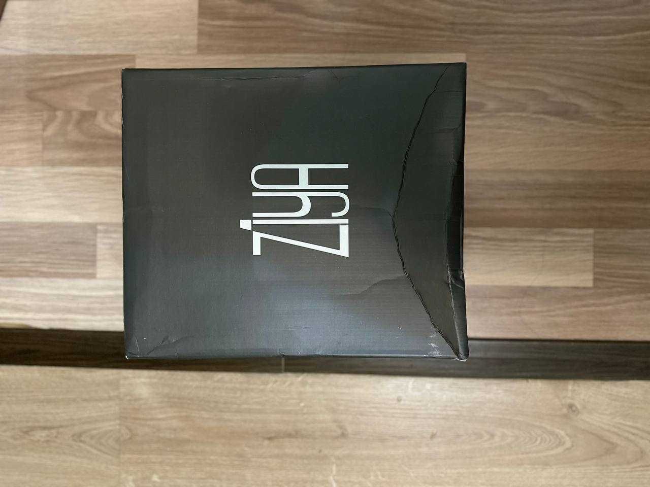 Продаётся пара обуви кожаных сапогов марки бренда ''Ziya''.