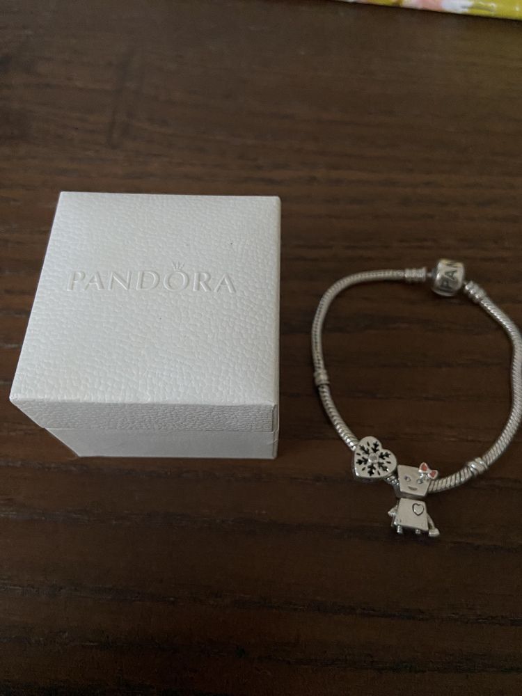 Bratara Pandora cu 2 charmuri