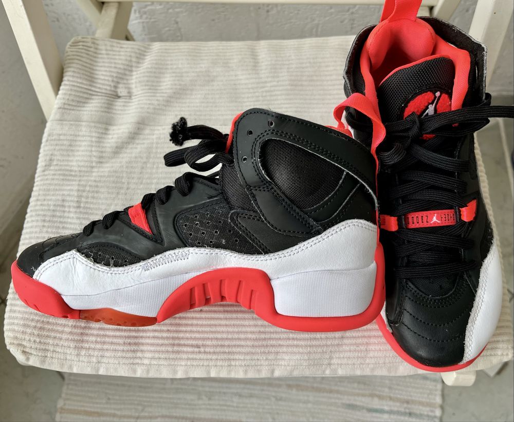 Маратонки Nike JORDAN JUMPMAN Two Trey GS Black Infrared