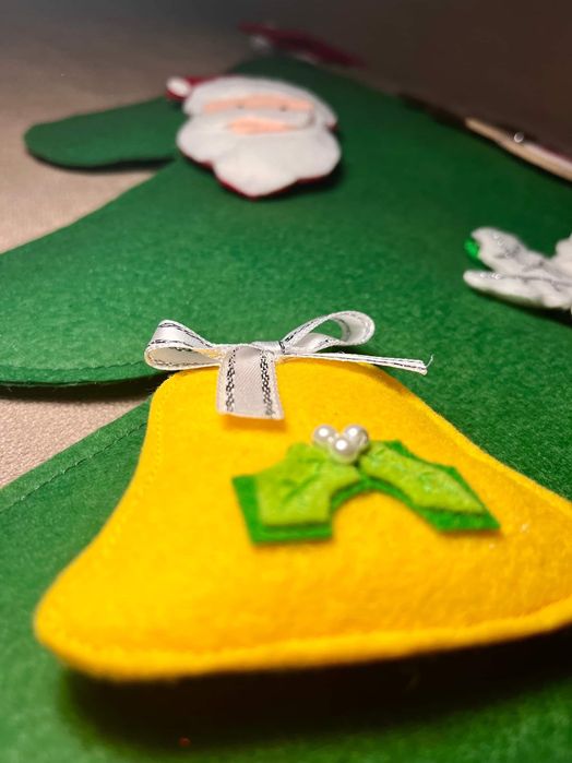 Коледна елха с фигурки